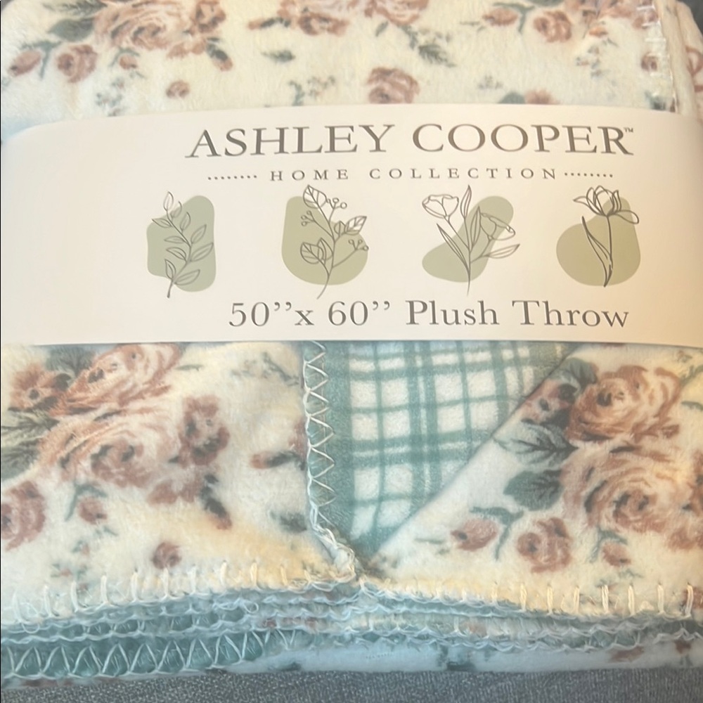 Ashley Cooper Floral Plush Throw Blanket - Cream and Pink - Picture 3 of 6